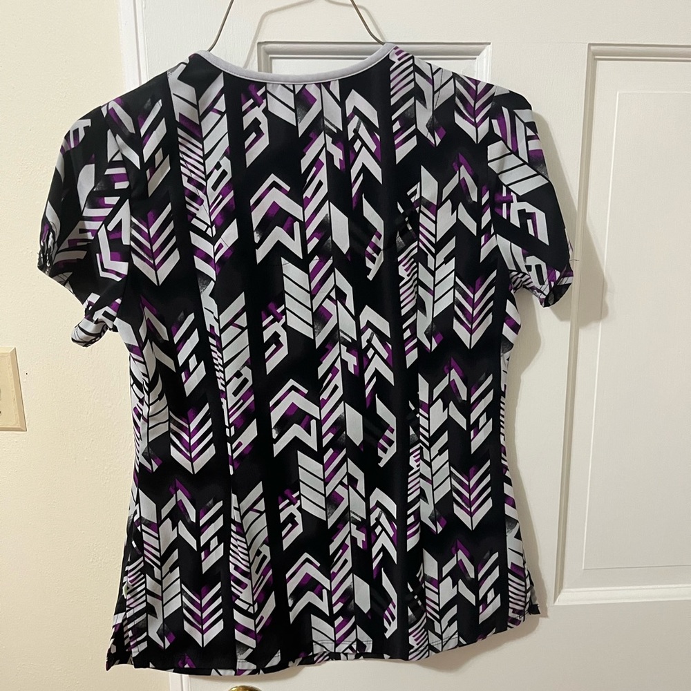 Scrub top - Picture 2 of 3